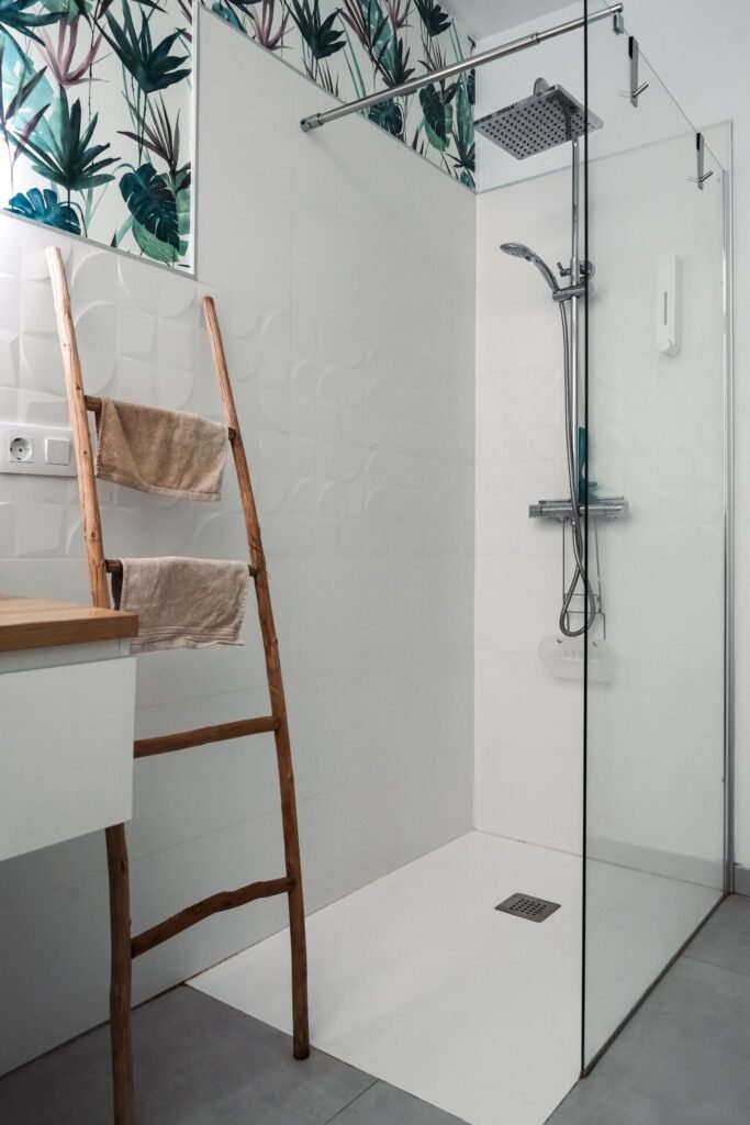 Salle de bain carrelée