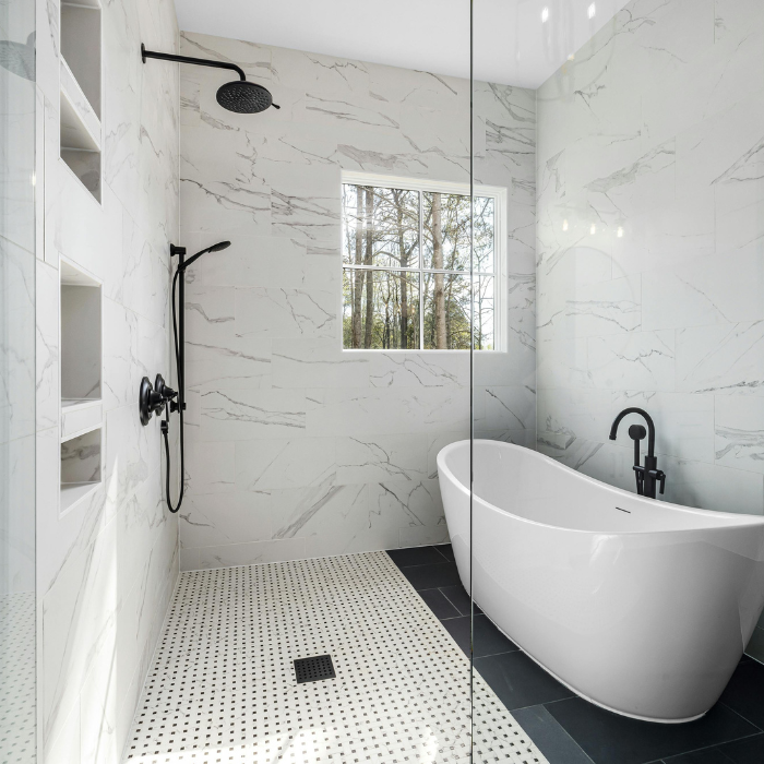 Salle de bain carrelée
