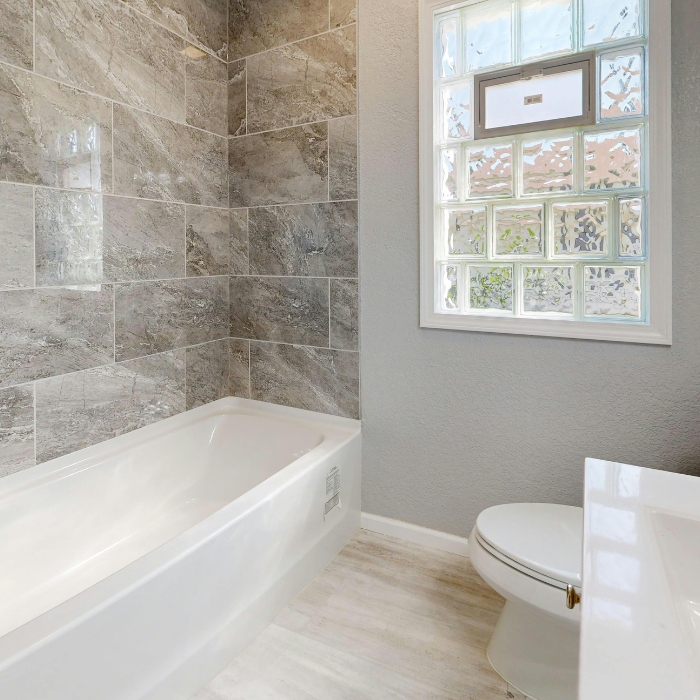 Salle de bain carrelée